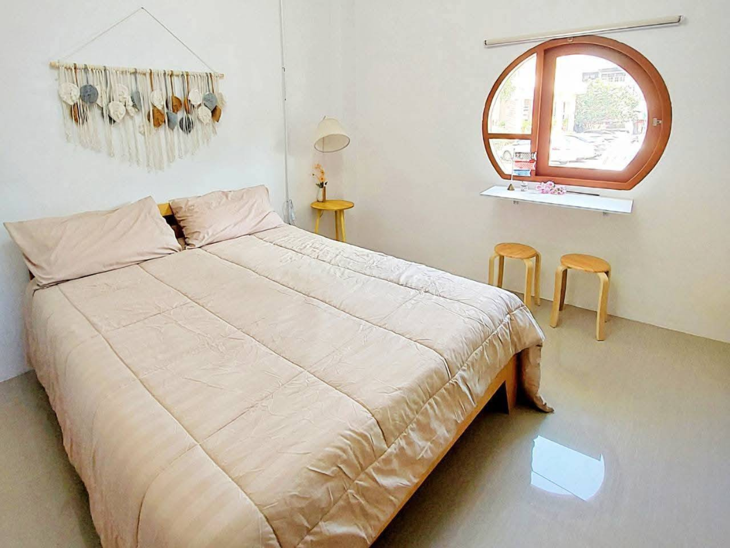 J1_Room 8